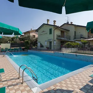 מלון דירות Residenza Orchidee, לאזיסה